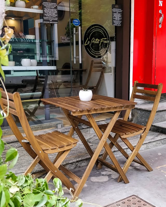 Le Petit Four – Cozy White Town Patisserie
